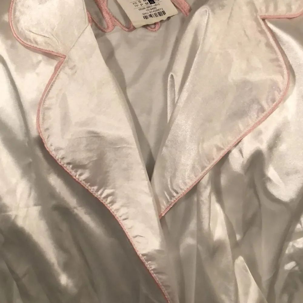 New Weekend Edition “Bride” Silky Robe size Large - Picture 8 of 8